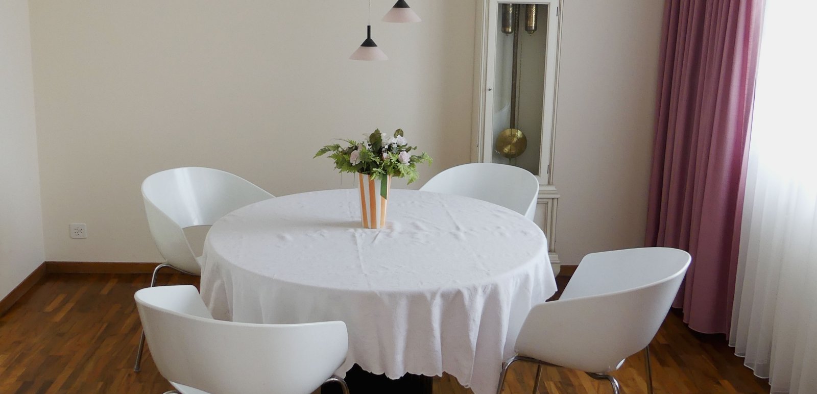 The holiday apartment at the Hotel Rigi Vitznau is a 4.5-room apartment with balcony and lake view.