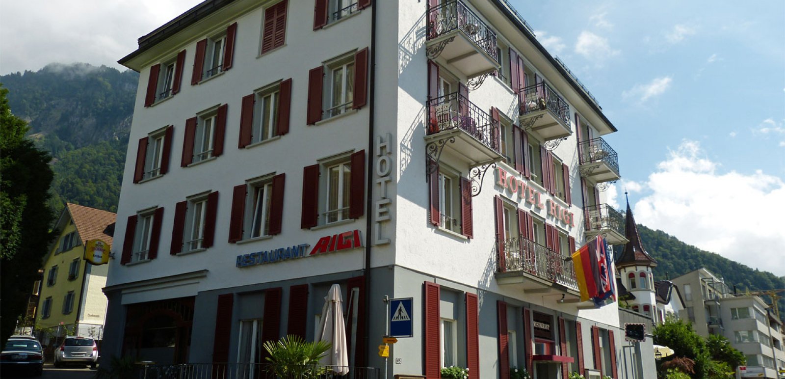 Exterior view of Hotel Rigi Vitznau from direction Weggis.